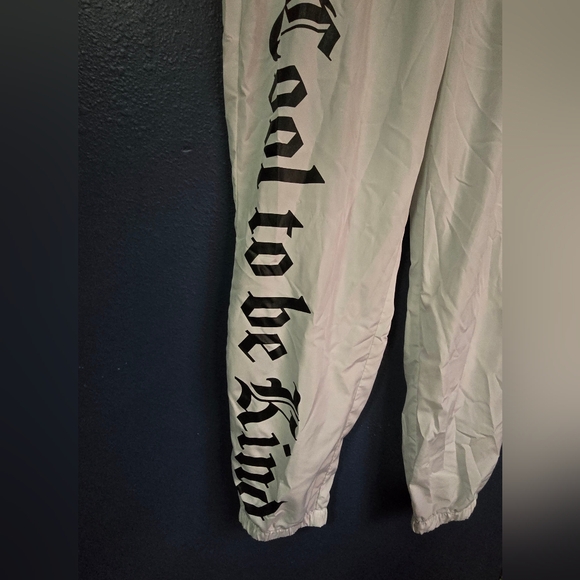 EUC NO BOUNDARIES BOYFRIEND BAGGY FIT COOL TO BE KIND Butterflies SIZE 11/13 - Picture 2 of 6